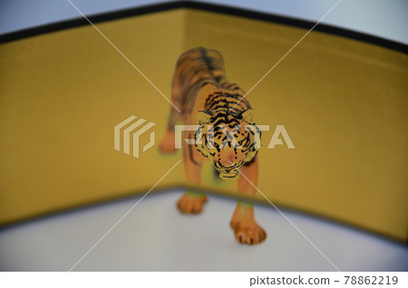Tora jumping out of the gold folding screen Tora jumping out of the gold folding screen 78862219