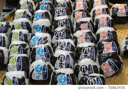 在天神橋筋商店街出售的大湯圓 在天神橋筋商店街出售的大湯圓 78862450