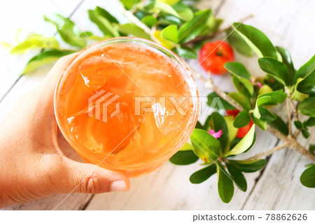 Cold acerola drink image 78862626