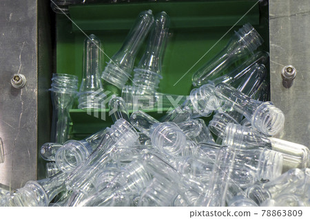 The injection preform shape of PET bottle. The injection preform shape of PET bottle. 78863809