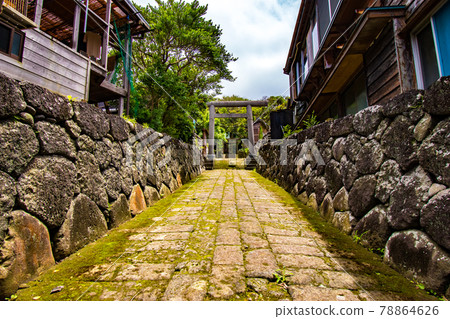 前往伊豆大島東京大島町岡田的源為友供奉的八幡神社 前往伊豆大島東京大島町岡田的源為友供奉的八幡神社 78864626