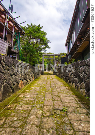 前往伊豆大島東京大島町岡田的源為友供奉的八幡神社 前往伊豆大島東京大島町岡田的源為友供奉的八幡神社 78864627