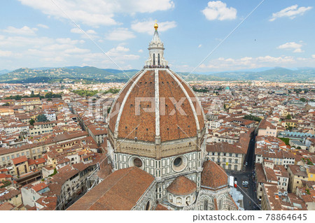 The cathedral of Florence, Italy that shines in the blue sky The cathedral of Florence, Italy that shines in the blue sky 78864645
