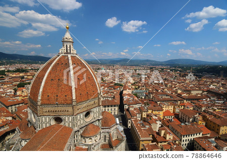 The cathedral of Florence, Italy that shines in the blue sky 78864646