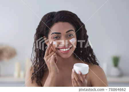 Anti-aging care, anti-wrinkle, moisturizing after shower, beauty protect, covid-19 Anti-aging care, anti-wrinkle, moisturizing after shower, beauty protect, covid-19 78864662