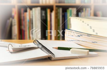 Notebooks, dictionaries, vocabulary cards, bookshelves, books, study, learning, education 78865933