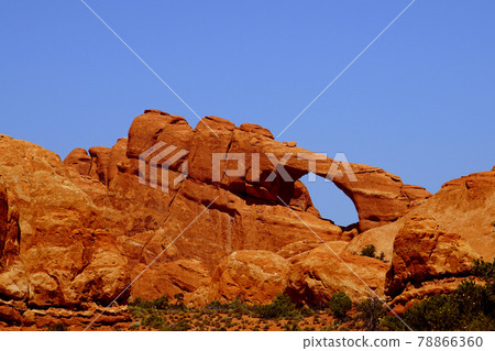 Arches National Park, a small arch created by strange rocks and erosion 78866360