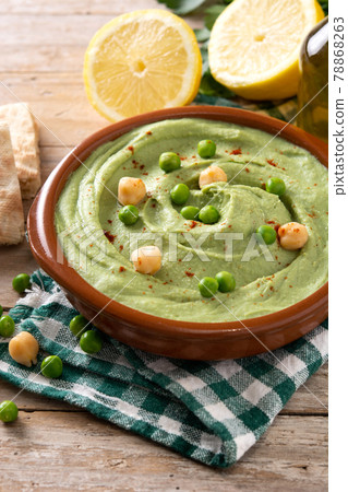 Green pea hummus and pita bread Green pea hummus and pita bread 78868263