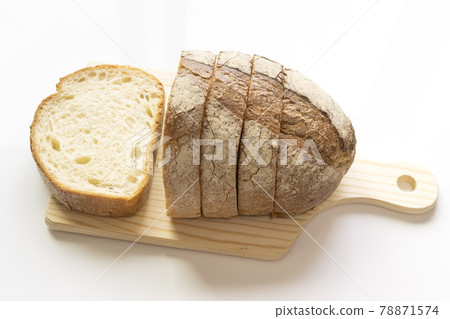 Cut French bread sprinkled with rye flour Cut French bread sprinkled with rye flour 78871574