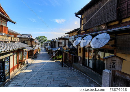 Kyoto Higashiyama Ninenzaka in the early morning 78874918