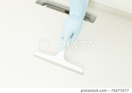 排水浴缸的地板 78875077