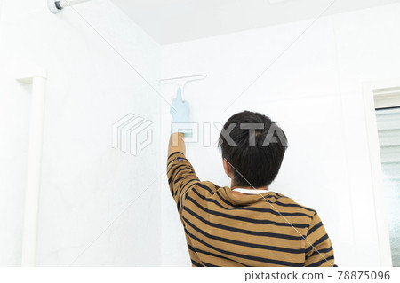 一個人在洗澡 78875096