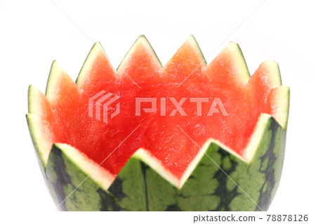 在白色背景上的西瓜碗 78878126