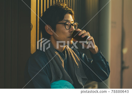 Canned coffee and workers 78880643