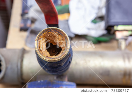 Rust in the water tube 78880757