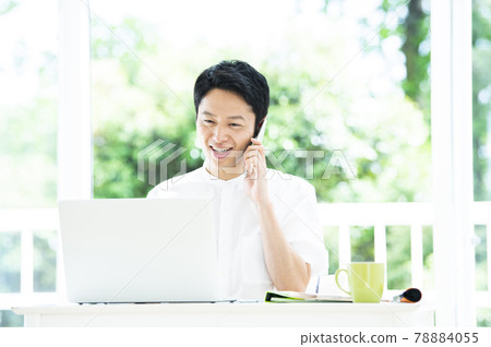 男性遠程辦公智能手機 78884055