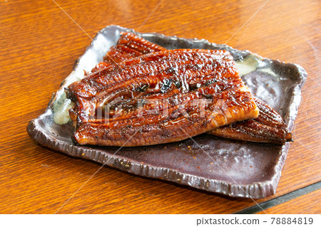 裝在盤子上的鰻魚 kabayaki 的材料圖像 裝在盤子上的鰻魚 kabayaki 的材料圖像 78884819