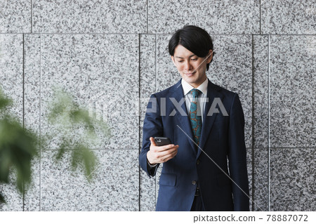 Young men with smartphones ・ IoT and business image Young men with smartphones ・ IoT and business image 78887072