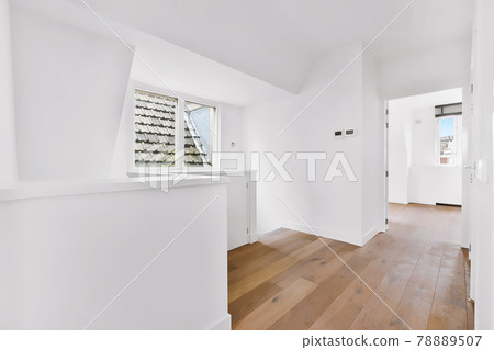 Spacious room design 78889507