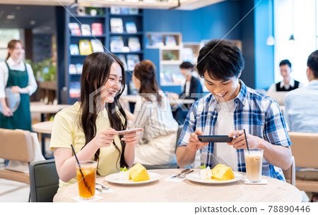 Young couple shooting at a cafe Photo cooperation: Creadisce (Maruzen-Yushudo Co., Ltd.) Young couple shooting at a cafe Photo cooperation: Creadisce (Maruzen-Yushudo Co., Ltd.) 78890446