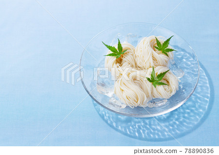 素面素面 78890836