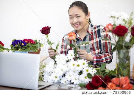 Teaching flower arrangements online in the house concept, asian woman Smiling florist record video broadcast or course on smartphone or computer, compose arrange floral decorations,online flower shop. Teaching flower arrangements online in the house concept, asian woman Smiling florist record video broadcast or course on smartphone or computer, compose arrange floral decorations,online flower shop. 78890966