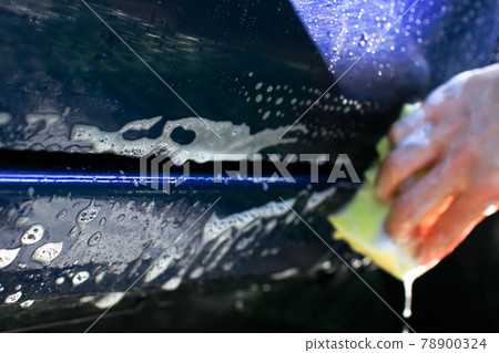 Cleaning under the dirty body 78900324