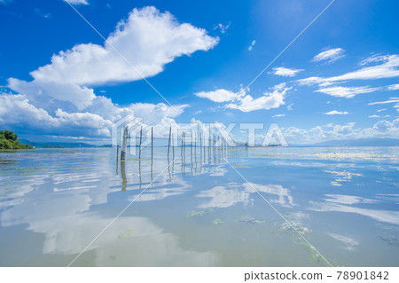 Summer sky magnificent cumulonimbus sea reflection 78901842