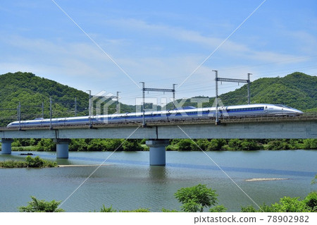 新幹線 500 系列通過吉井川大橋 78902982