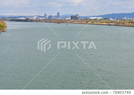 鳥海大橋的淀川風景 78903749