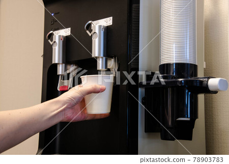 飲水機的使用方法 78903783