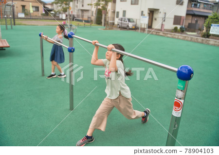 姐妹們玩鐵棒 78904103