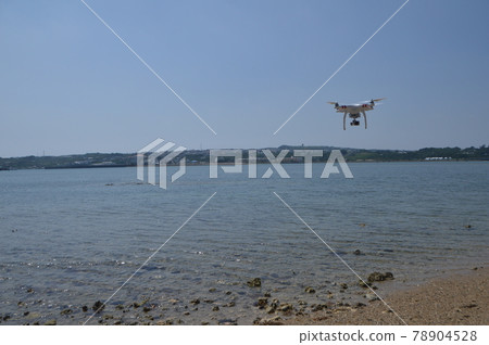 Flying drone "Phantom 3 Standard" (Lonchi Island / Uruma City, Okinawa Prefecture) Flying drone "Phantom 3 Standard" (Lonchi Island / Uruma City, Okinawa Prefecture) 78904528