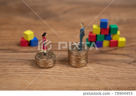 Image of wage and savings disparities 78904955