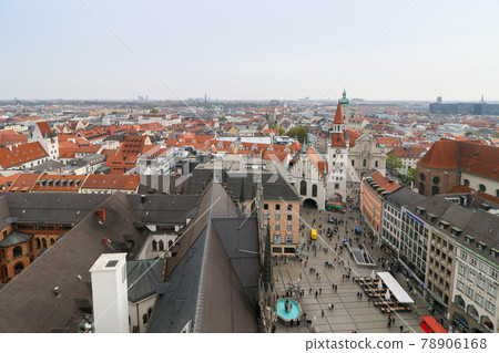 從德國巴伐利亞州慕尼黑的新市政廳向舊市政廳看 從德國巴伐利亞州慕尼黑的新市政廳向舊市政廳看 78906168