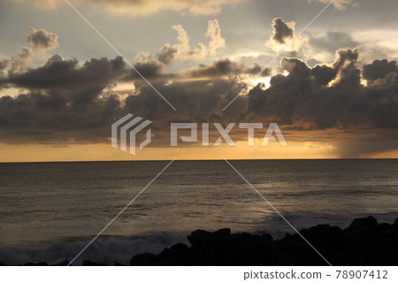 Evening sea, clouds and sky in Chiapas Mexico 78907412