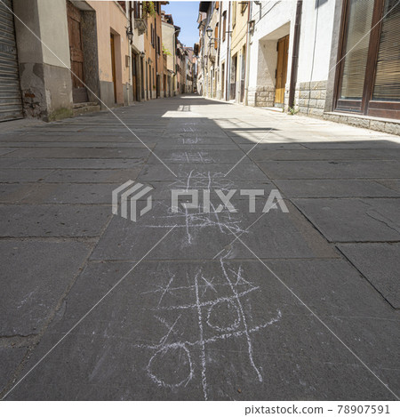 the tic-tac-toe game 78907591