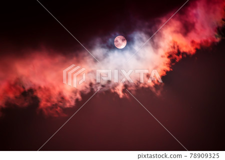 The moon on the dark sky The moon on the dark sky 78909325