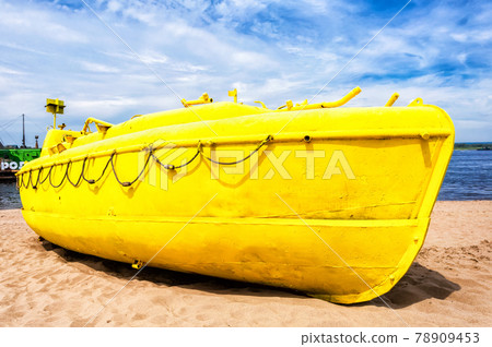 Old river motor boat on the sandy bank of the river Old river motor boat on the sandy bank of the river 78909453