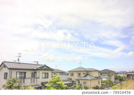 Residential area along the embankment 78910456