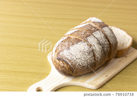 Cut French bread sprinkled with rye flour 78910738