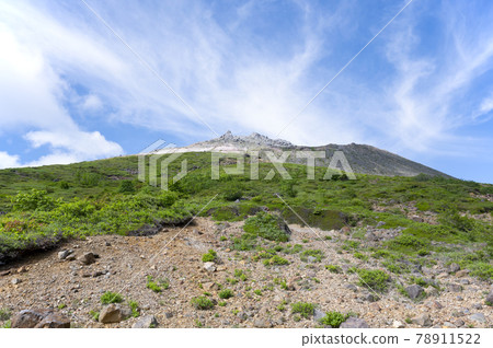 Scenery looking up at Mt. Chausu from the Nasu mountain trail in Tochigi prefecture Scenery looking up at Mt. Chausu from the Nasu mountain trail in Tochigi prefecture 78911522