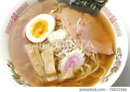 可以在攤位吃的老式醬油拉麵的鳥瞰圖,白底叉燒等各種食材 可以在攤位吃的老式醬油拉麵的鳥瞰圖,白底叉燒等各種食材 78912886