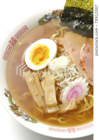 A bird's-eye view of old-fashioned soy sauce ramen that you can eat at a stall with various ingredients such as char siu on a white background A bird's-eye view of old-fashioned soy sauce ramen that you can eat at a stall with various ingredients such as char siu on a white background 78912887