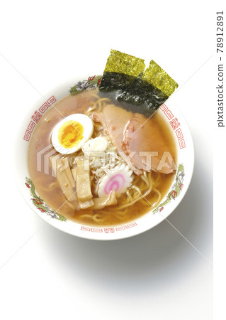 A bird's-eye view of old-fashioned soy sauce ramen that you can eat at a stall with various ingredients such as char siu on a white background 78912891