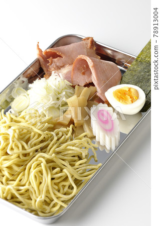 Photographed char siu, menma, Naruto, boiled egg, green onion, and seaweed on a cooking bat on a white background 78913004