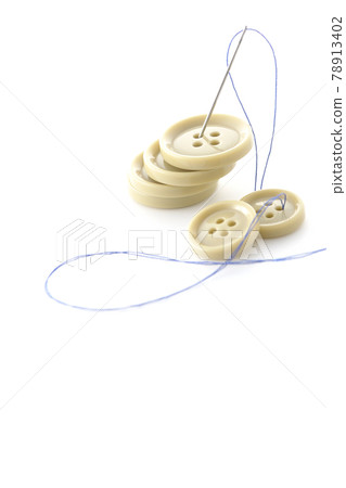 Shoot buttons, needles and threads on a white background Shoot buttons, needles and threads on a white background 78913402
