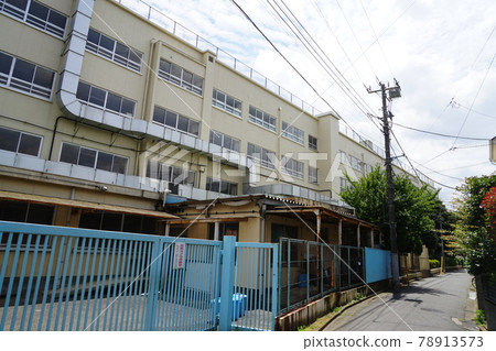 Nakano Ward Meiwa Junior High School (former 4th Junior High School) 08 School Gate and School Building 78913573