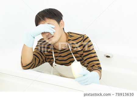 一個厭倦了清洗浴缸的男人 78913630