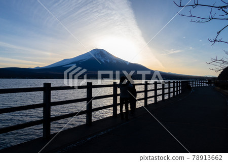 Mt. Fuji and Lake Yamanaka winter evening view Impressive clouds (February 11, 2021) Mt. Fuji and Lake Yamanaka winter evening view Impressive clouds (February 11, 2021) 78913662